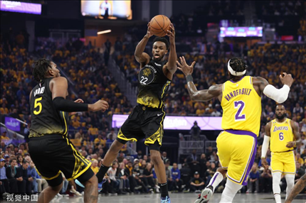 迈克尔·乔丹的篮球人生：NBA辉煌时刻与退役的决定