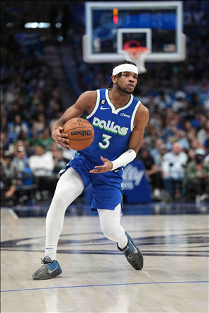蒂姆·邓肯正式宣布退役，结束长达19年的NBA生涯