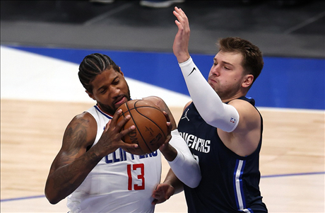 约基奇荣膺FMVP，NBA颁奖盛典瞩目全球