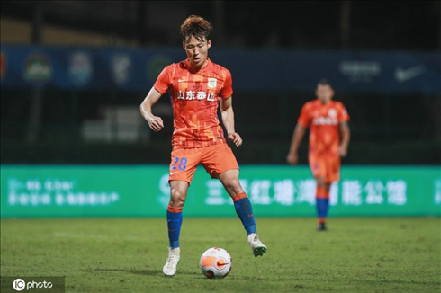 海港官宣亚历斯祖补强防线，泰山夏窗大清洗瞄准瓦科卡扎尔