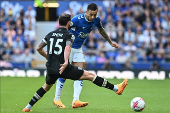 英超联赛第15轮：伯恩茅斯寻求主场突破，阿斯顿维拉期待客场爆冷，12月3号的比赛将是一场激烈的对抗，谁能占据上风？