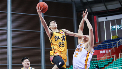 CBA总决赛首战，辽宁本钢主场大胜伊力特，李晓旭砍下30分10篮板