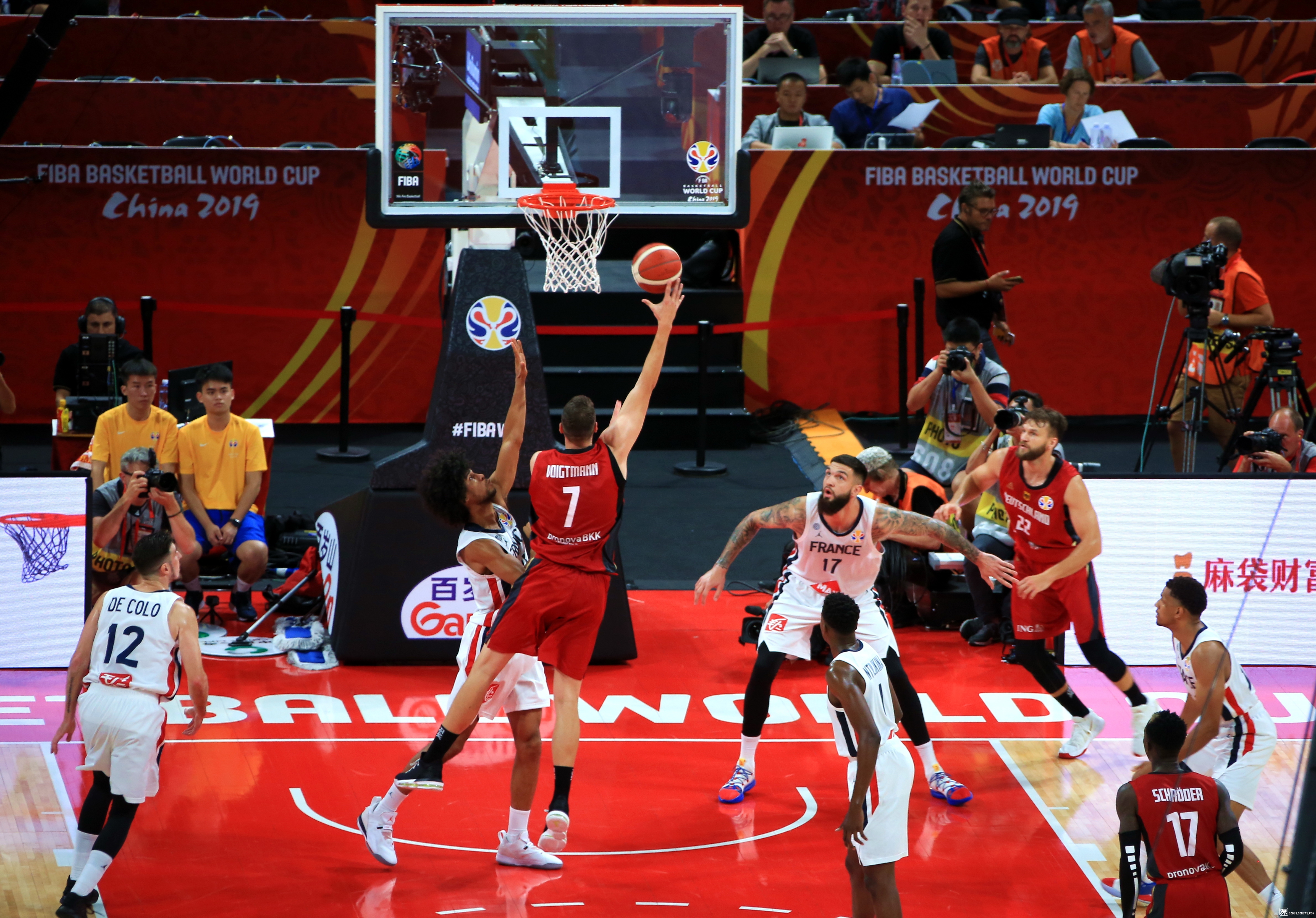 今天晚上中超上海上港比赛直播