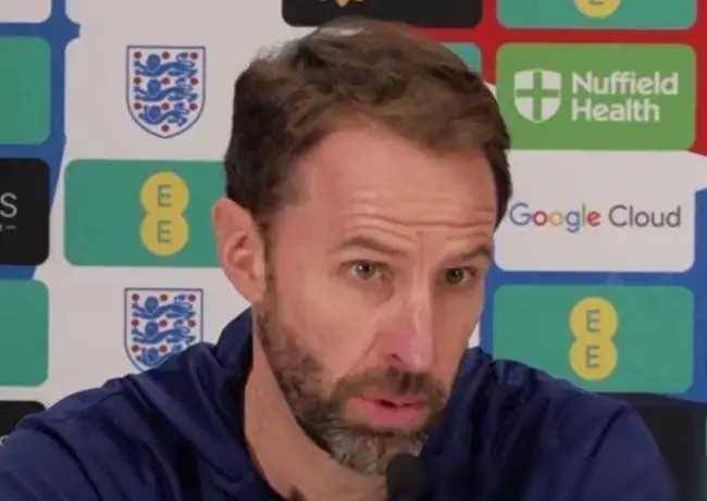 曼联新帅阿莫林入职延迟，通知期满需至11月下旬，球迷焦急等待