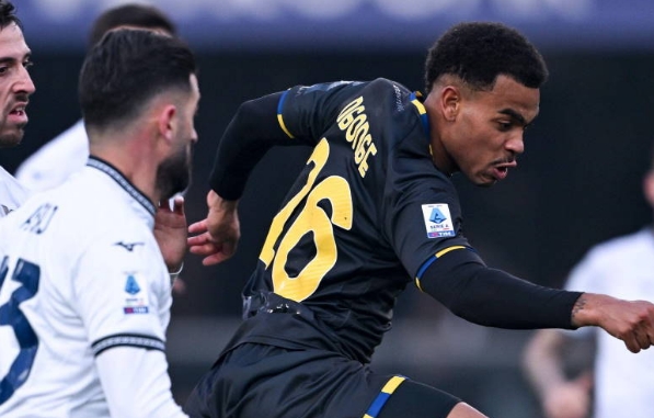 各大俱乐部准备在英超联赛中竞标前锋，阿斯顿维拉一直在关注他