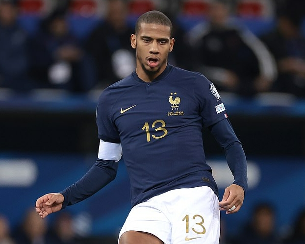 切尔西表达了对托迪博的兴趣，与热刺和曼联进行竞争